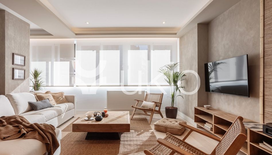 Apartamento de alquiler en Calle de Rafael Calvo, Almagro - Imagen 3