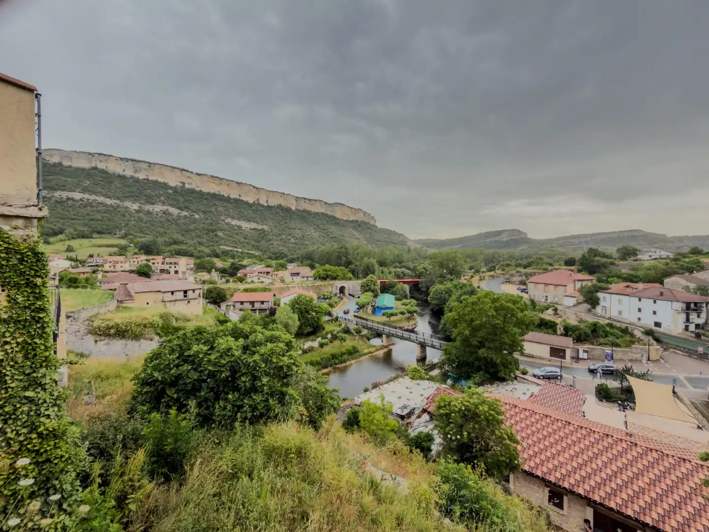 Vista exterior de Casa adosada en venta en Merindad de Valdeporres con Calefacción
