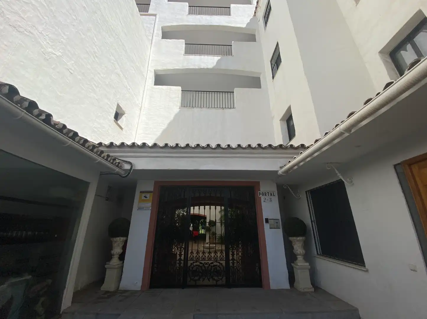 Vista exterior de Apartament de lloguer en Marbella amb Aire condicionat, Terrassa i Piscina