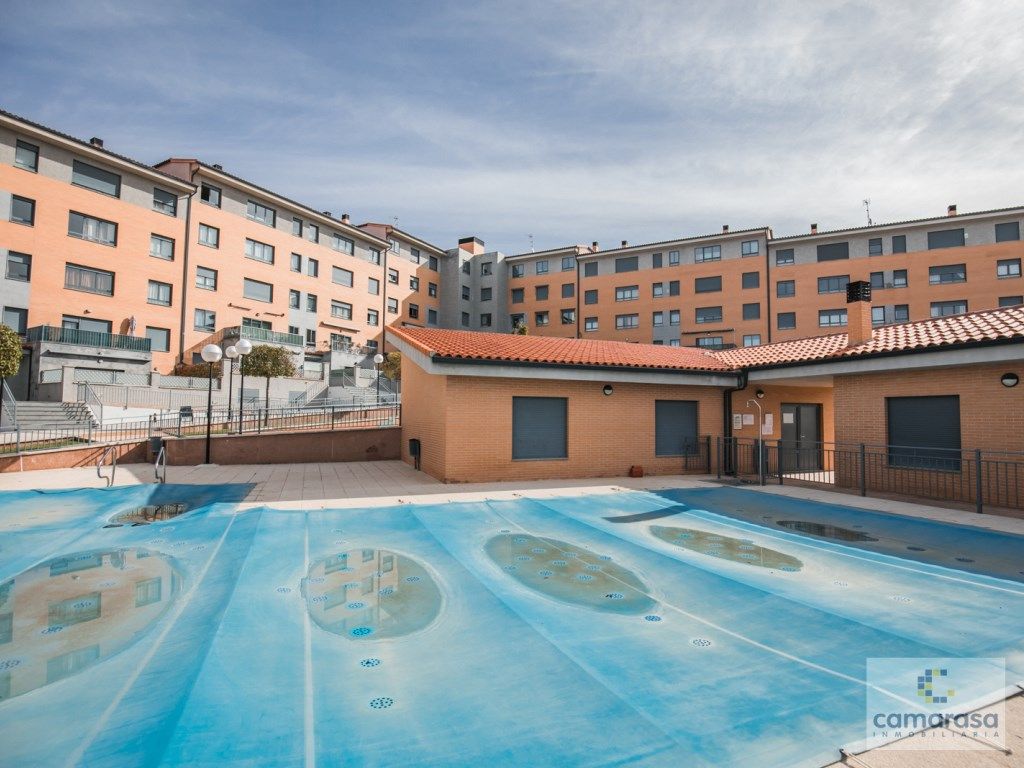 Schwimmbecken von Wohnung zum verkauf in Ávila Capital mit Schwimmbad und Gemeinschaftspool
