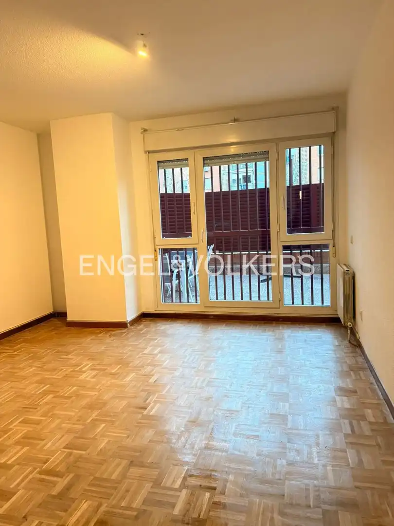 Flat for rent in Madrid  with Heating, Private garden and Parquet flooring