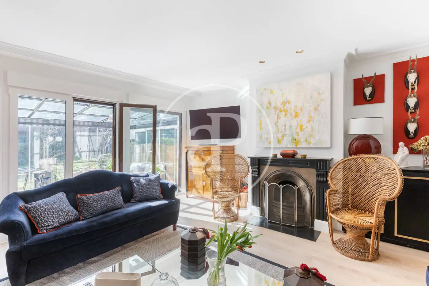 Sala de estar de Casa adosada en venta en La Moraleja con Aire acondicionado, Calefacción y Jardín privado