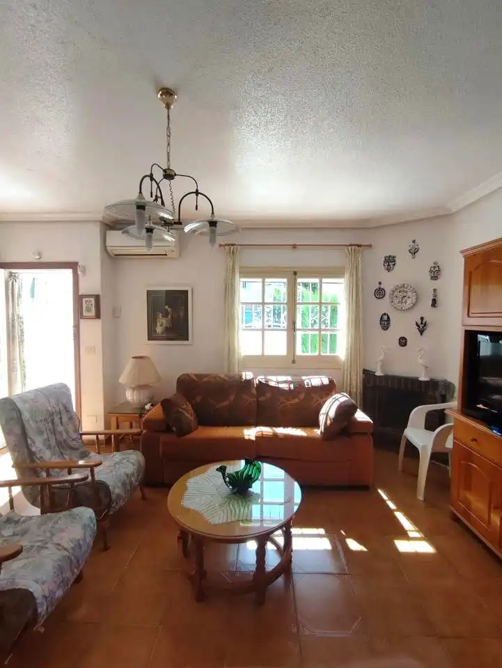 Sala d'estar de Casa o xalet en venda en San Pedro del Pinatar amb Aire condicionat, Jardí privat i Terrassa