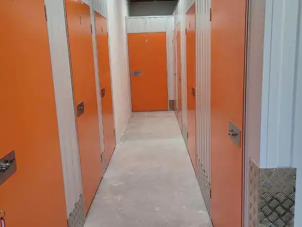 Business premises to rent in calle de latrilla 10, imagen 5