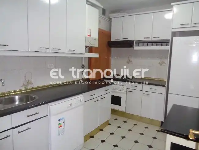 Flat for rent in Calle Maestro Arbós, La Alhóndiga