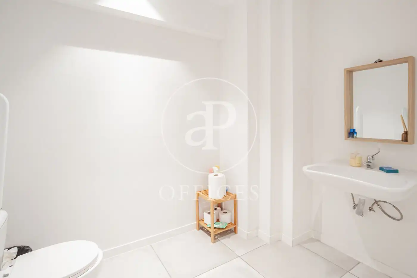 Badezimmer von Büro zur Miete in Madrid mit Klimaanlage