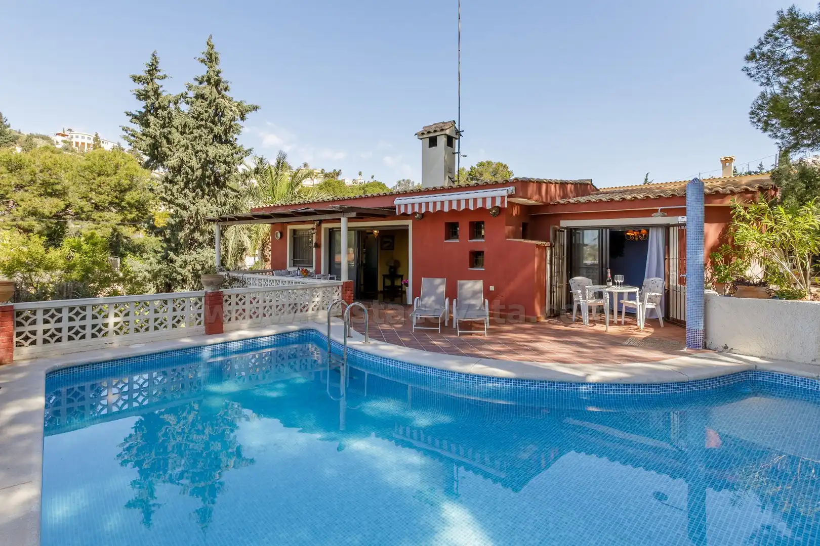 Piscina de Casa o xalet en venda en El Campello amb Aire condicionat, Jardí privat i Terrassa