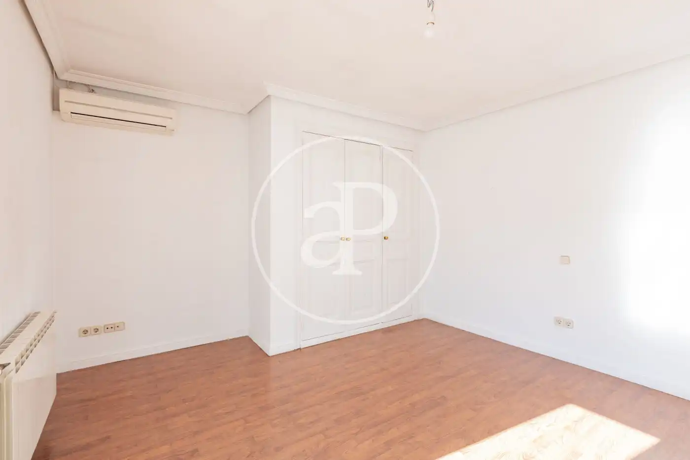 Bedroom of Flat for rent in Madrid  with Air Conditioner, Heating and Terrace