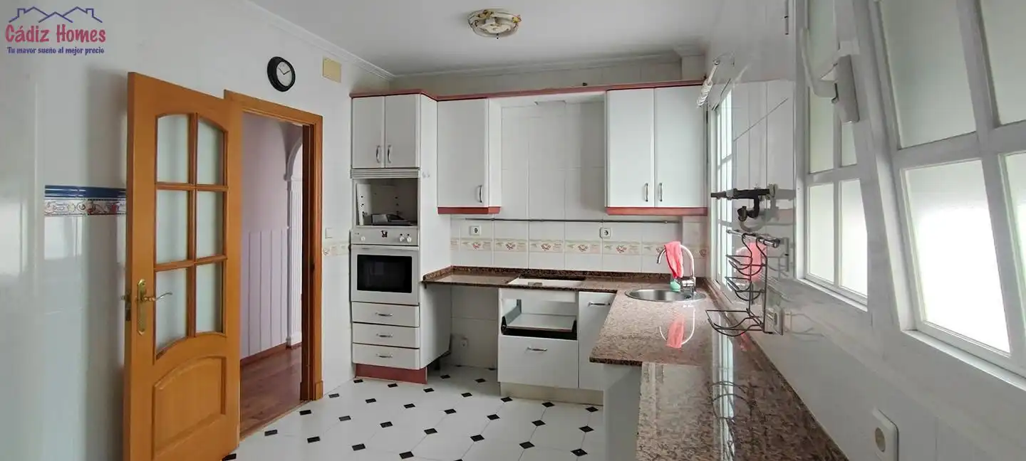 Cuina de Pis en venda en Cádiz amb Aire condicionat i Terrassa