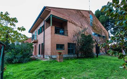 Vista exterior de Casa o xalet en venda en Fuente El Saz de Jarama amb Calefacció, Jardí privat i Terrassa