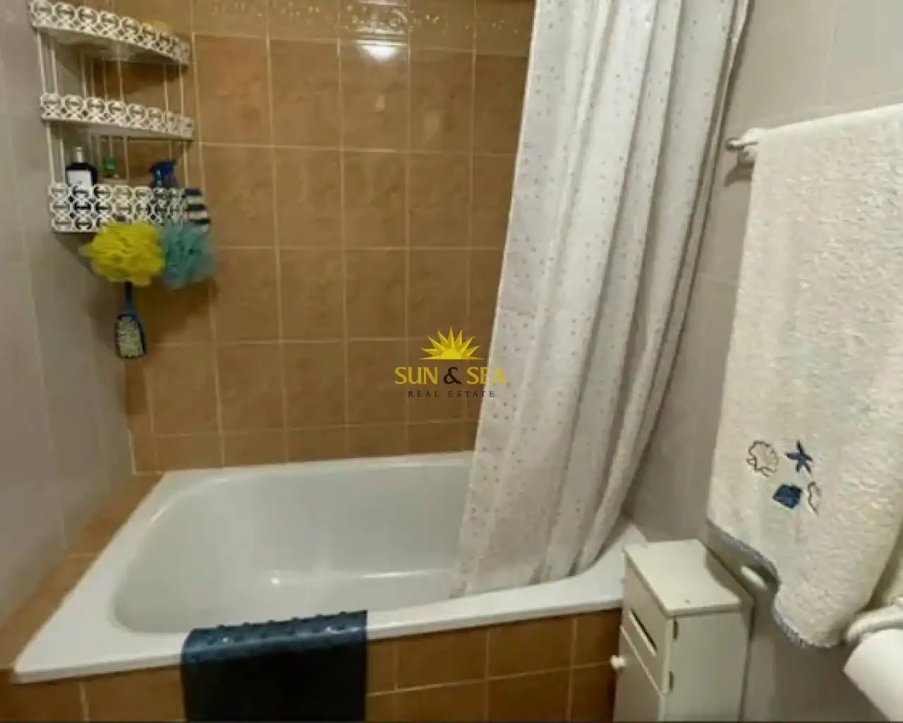Bany de Casa o xalet de lloguer en Torrevieja amb Aire condicionat, Calefacció i Jardí privat