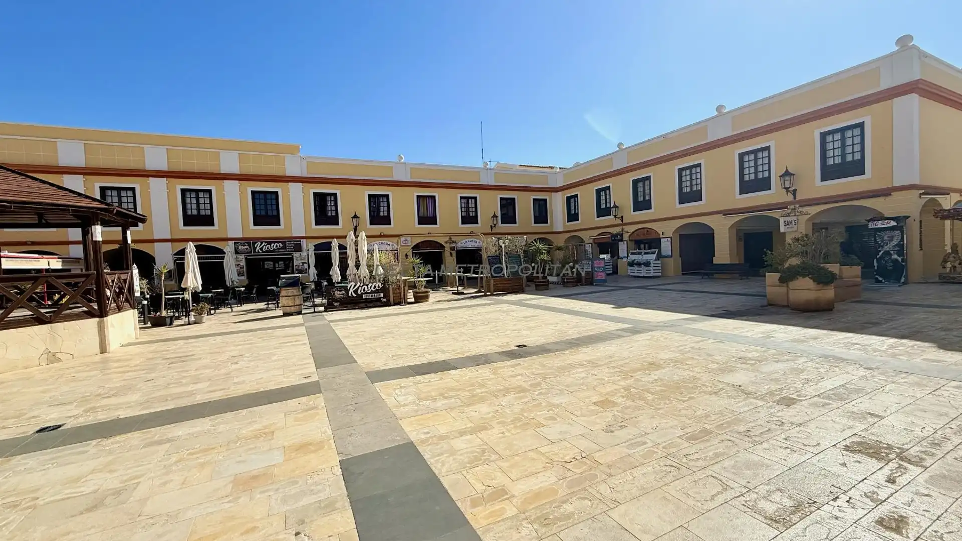Vista exterior de Local en traspaso en San Miguel de Abona con Aire acondicionado, Terraza y Amueblado