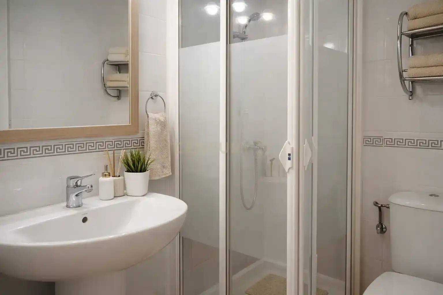 Baño de Apartamento en venta en Fuengirola con Jardín privado, Trastero y Piscina