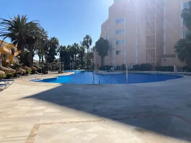 Piscina de Apartamento en venta en Roquetas de Mar con Aire acondicionado y Piscina comunitaria