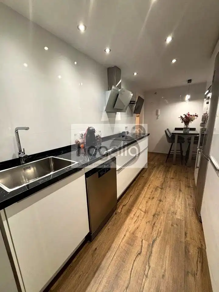 Küche von Wohnung zum Verkauf in Sevilla mit Klimaanlage, Terrasse und Gemeinschaftspool