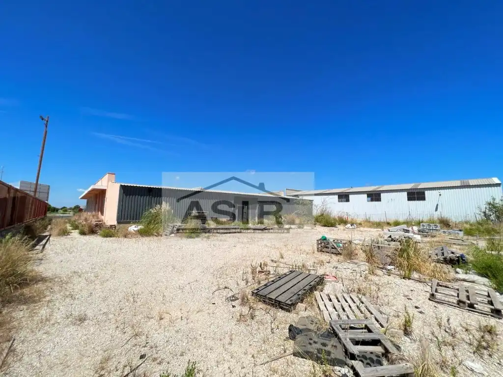 Industrial buildings for rent in Favara