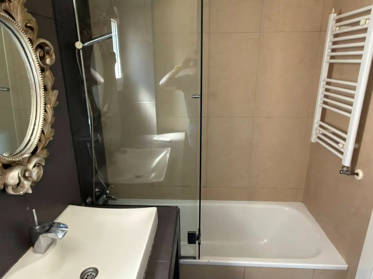 Bathroom of Flat for rent in Madrid  with Air Conditioner, Heating and Parquet flooring