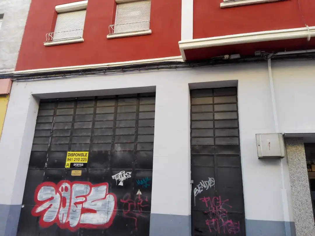 Vista exterior de Local en venta en  Logroño