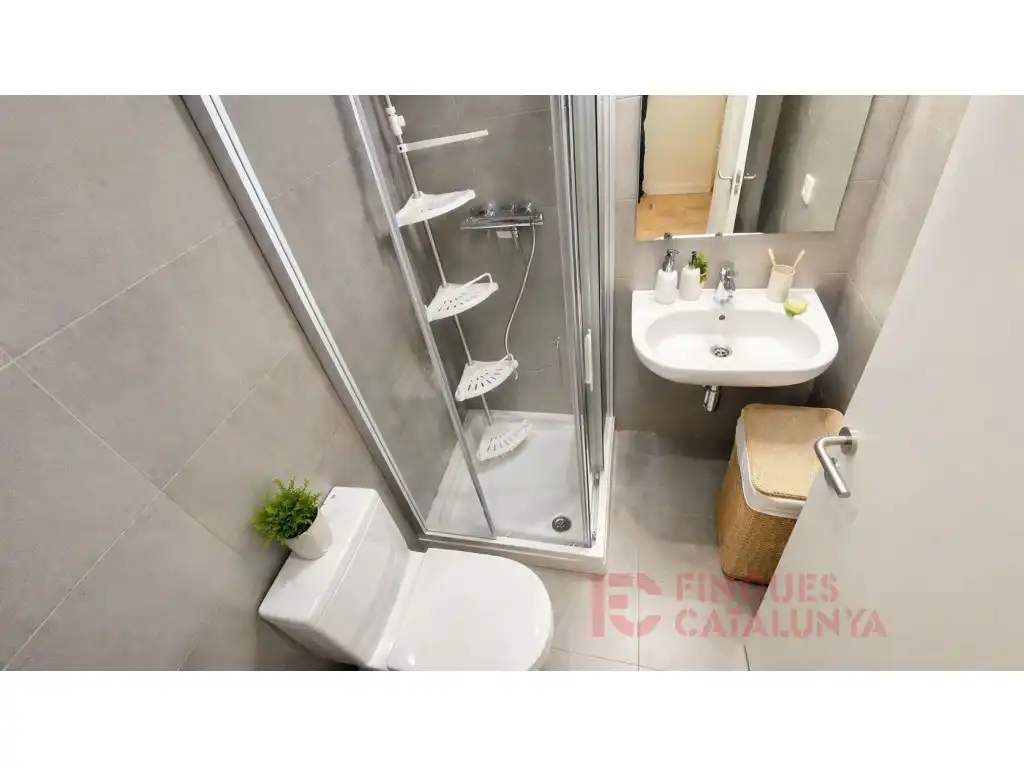 Bathroom of Flat for sale in Girona  with Balcony