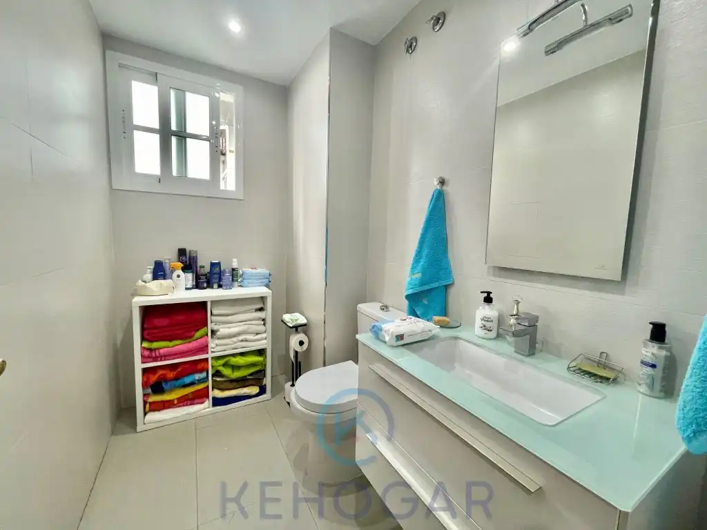 Bathroom of Flat for sale in Dos Hermanas