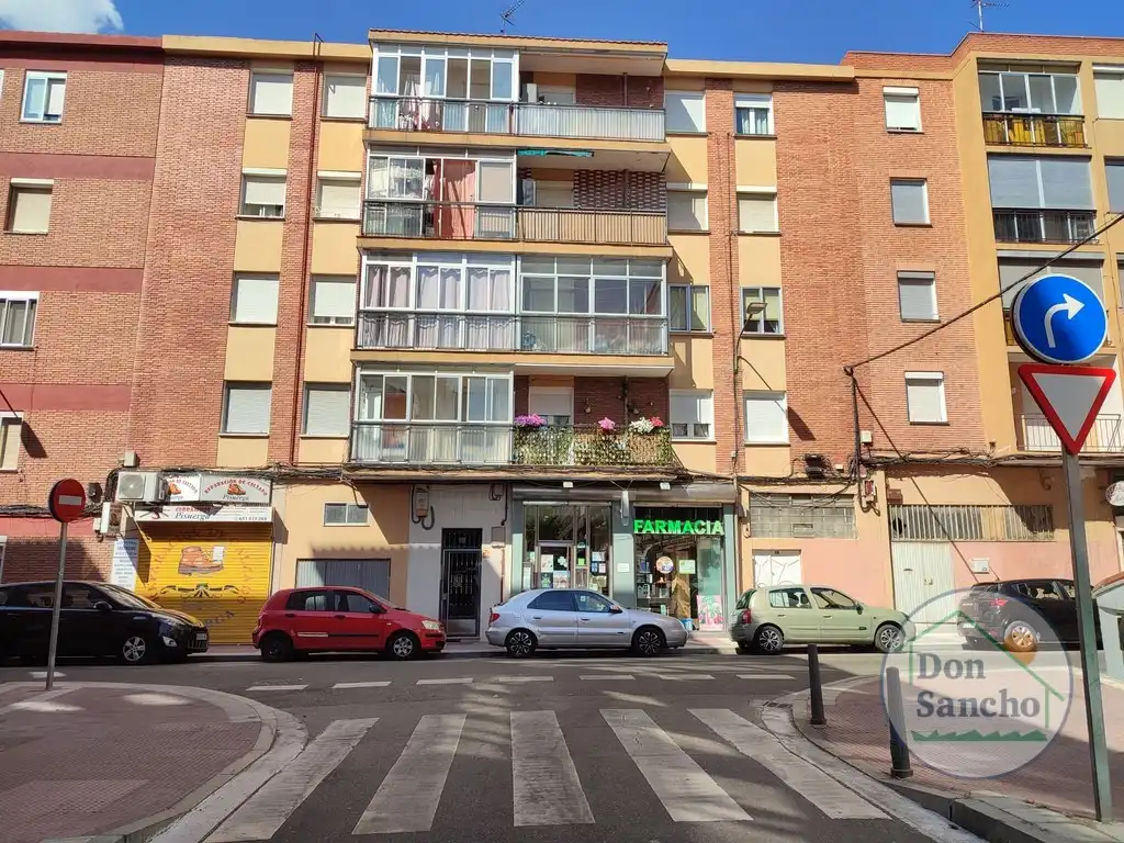 Vista exterior de Pis en venda en Valladolid amb Calefacció, Moblat i Balcó