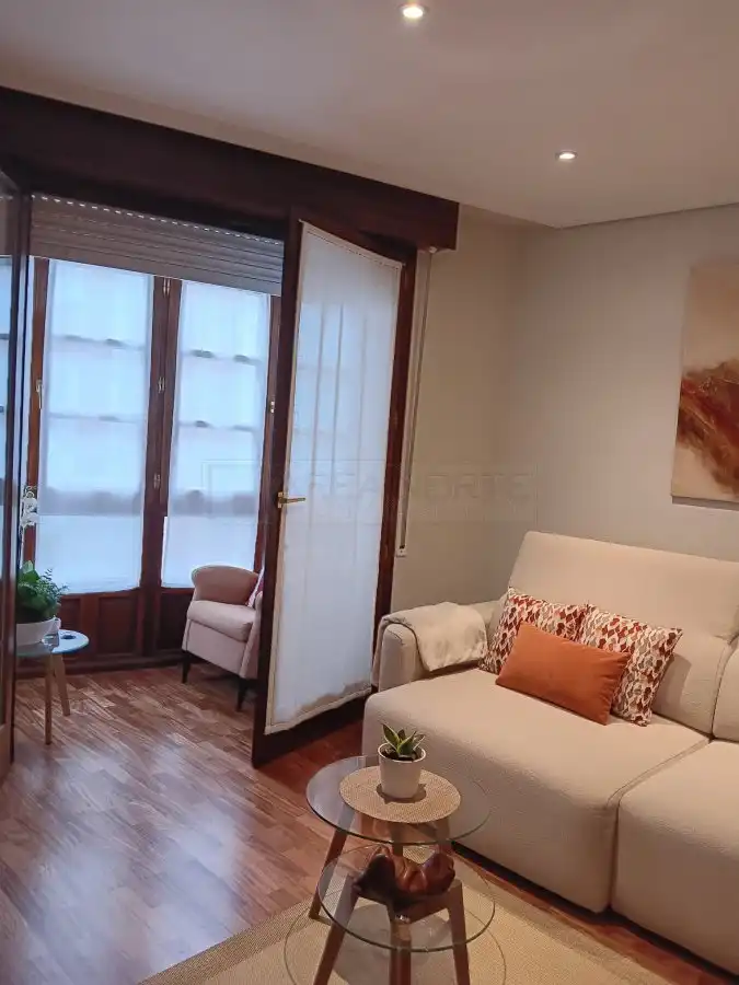 Sala de estar de Piso en venta en Vitoria - Gasteiz con Calefacción, Parquet y Terraza