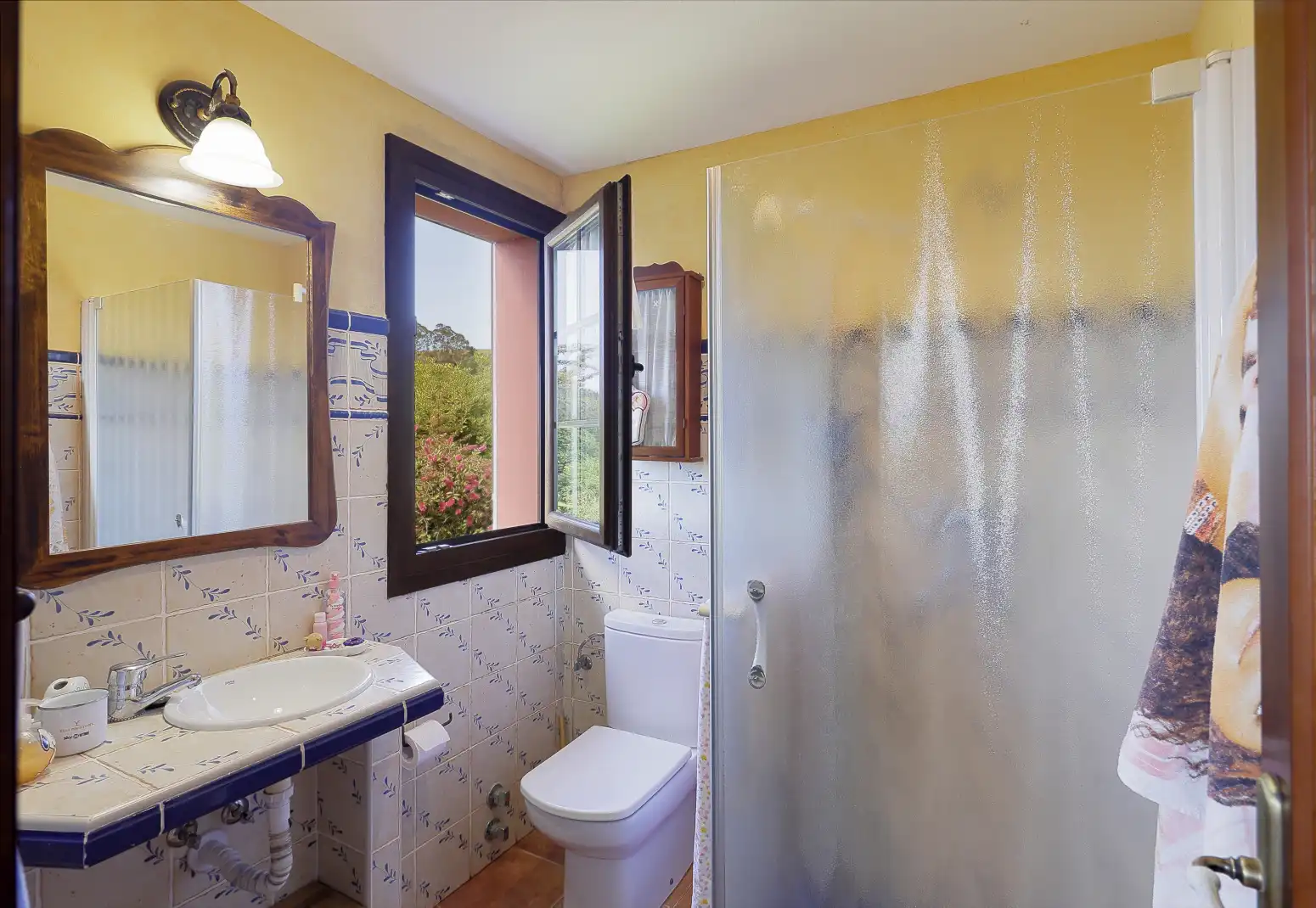Bany de Casa o xalet en venda en Gijón  amb Calefacció, Jardí privat i Parquet