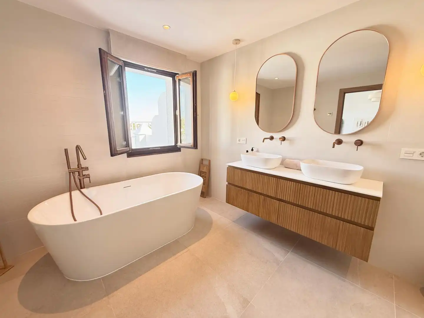 Bathroom of Detached homes for sale in Estepona  with Air Conditioner, Heating and Terrace