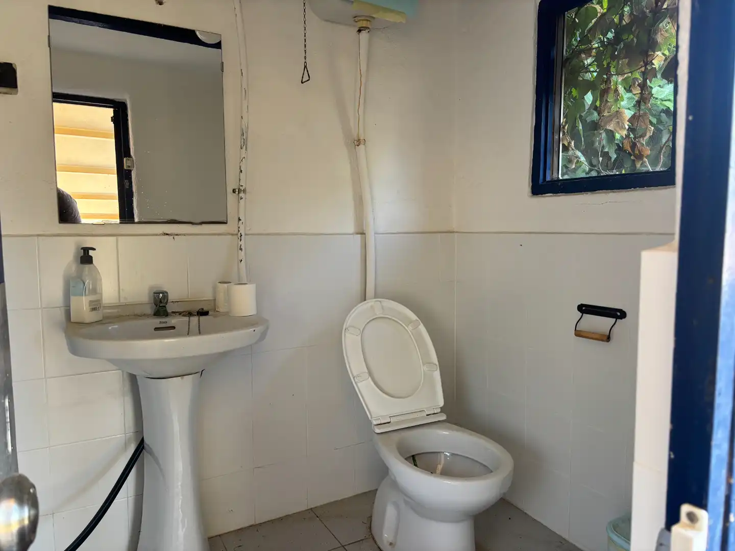 Bathroom of Country homes for sale in Vilanova i la Geltrú  with Private garden, Storage room and Swimming Pool