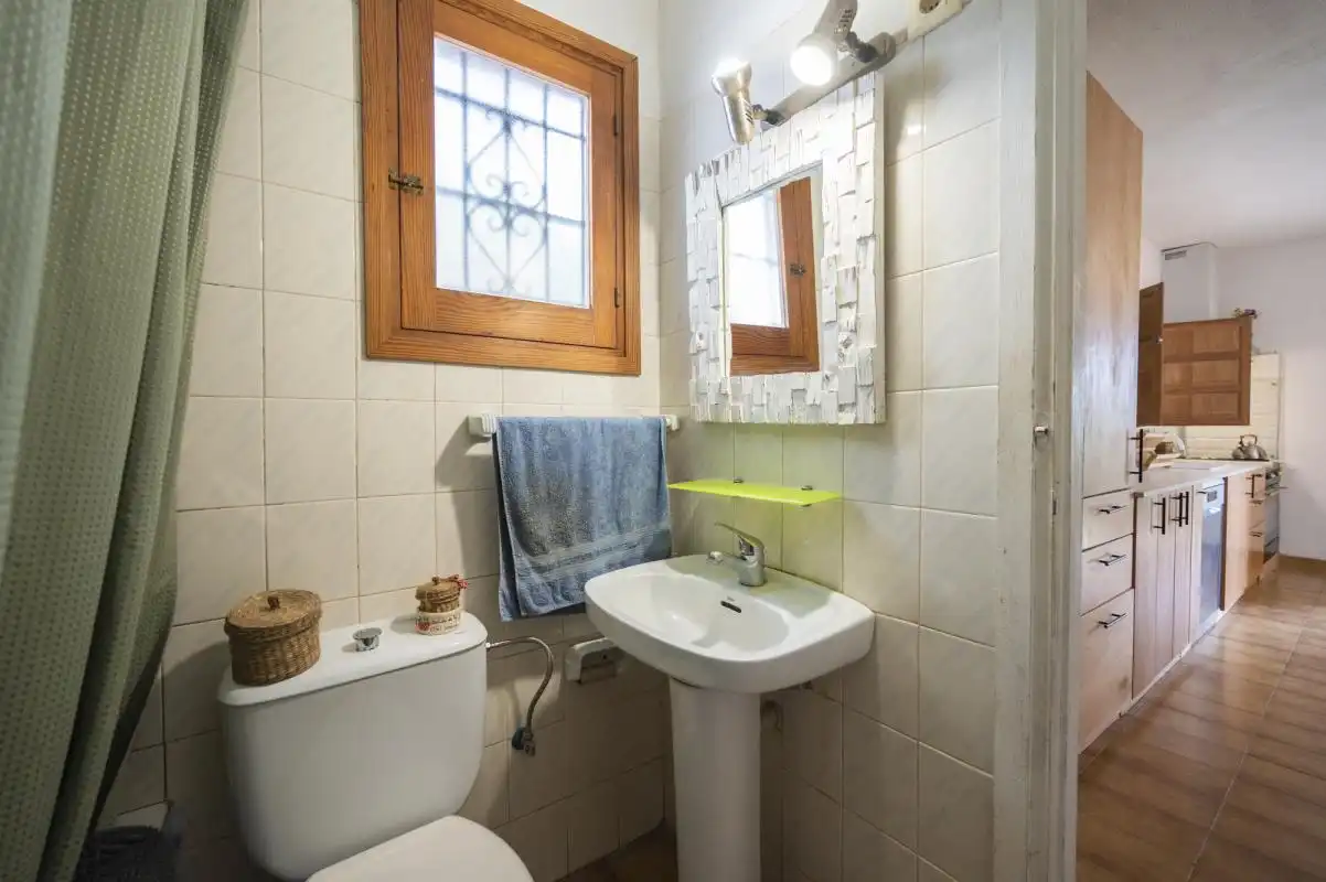 Baño de Casa o chalet en venta en Santa Eulària des Riu con Aire acondicionado, Calefacción y Jardín privado