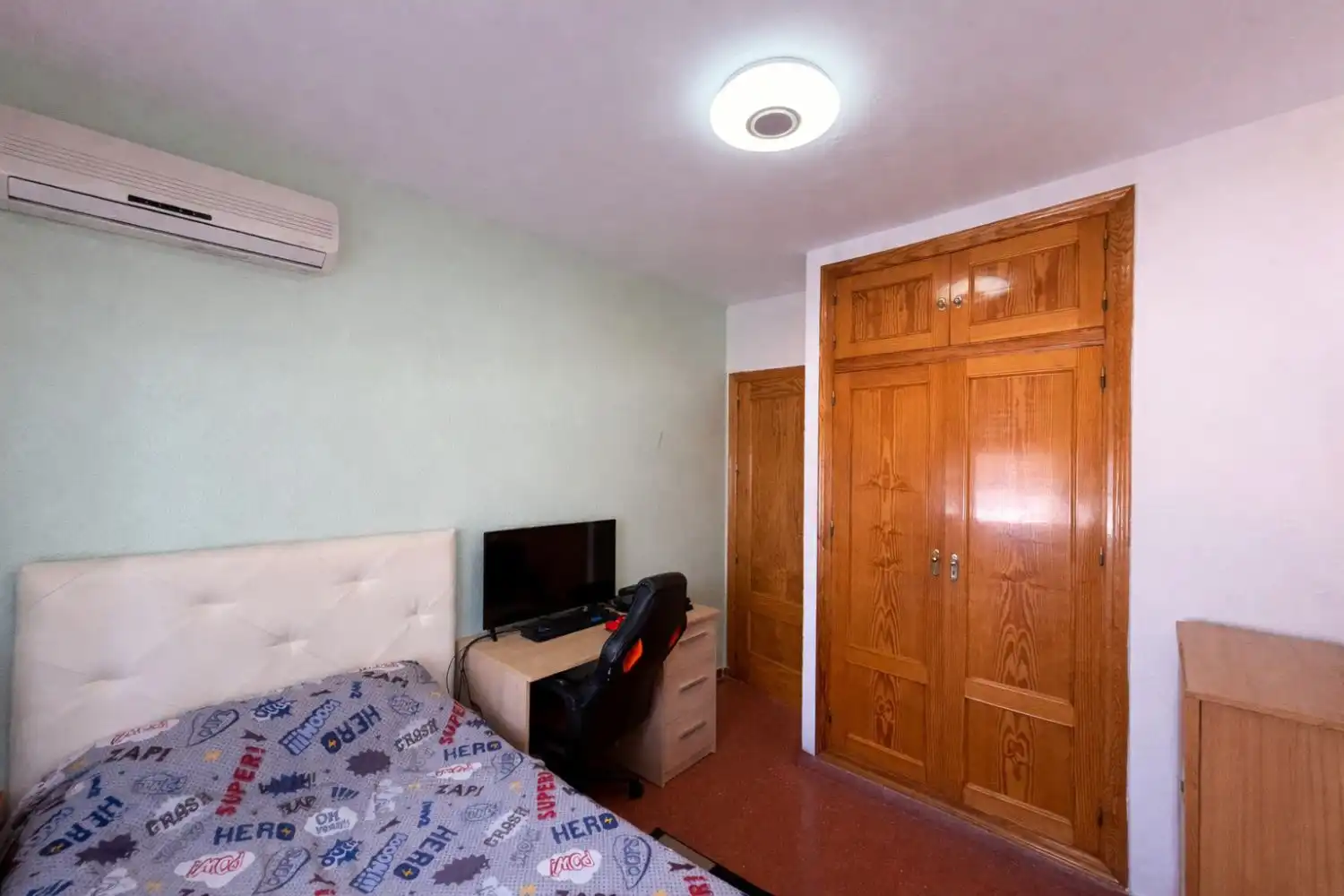 Habitación de Casa adosada en venta en Manzanares con Aire acondicionado, Jardín privado y Terraza