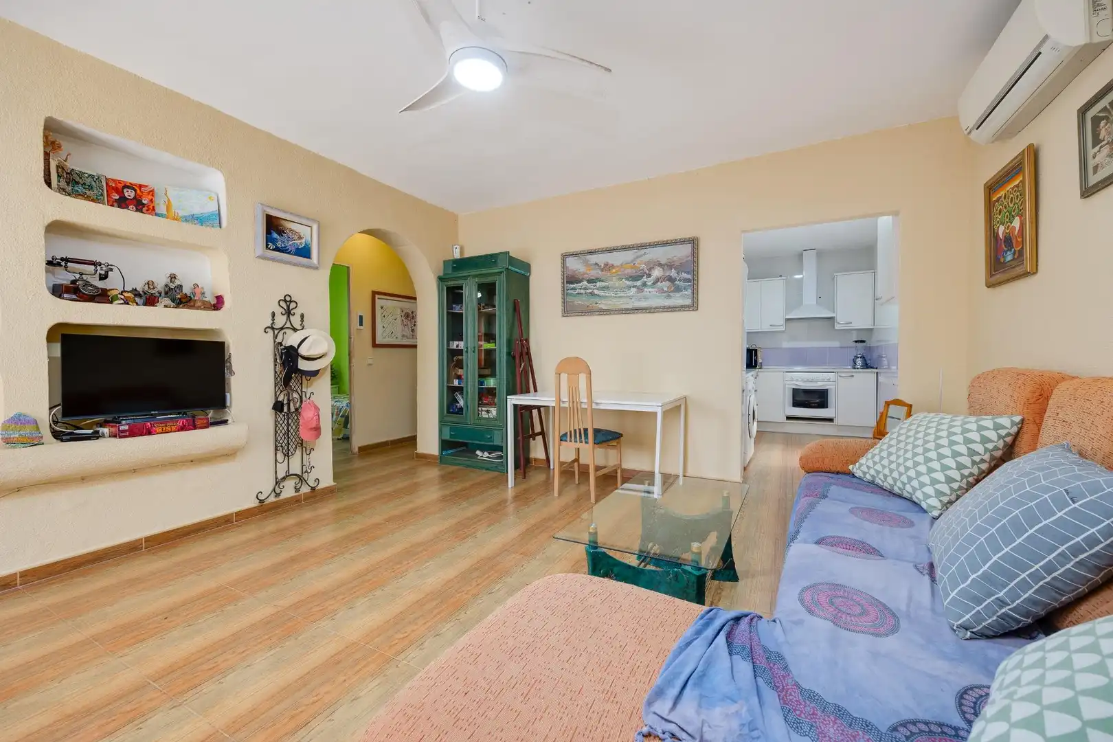 Sala de estar de Casa o chalet en venta en Torrevieja con Aire acondicionado, Jardín privado y Terraza