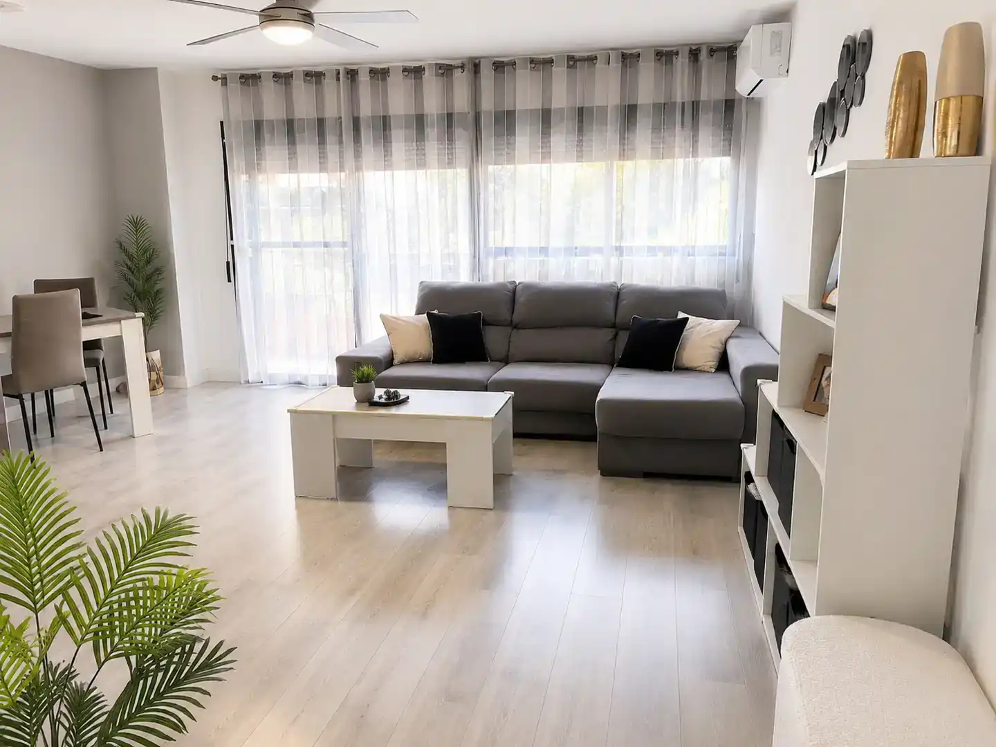 Sala d'estar de Pis en venda en Torrejón de Ardoz amb Aire condicionat, Piscina i Balcó