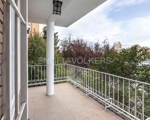 Exterior view of Apartment to rent in  Madrid Capital  with Air Conditioner, Heating and Private garden