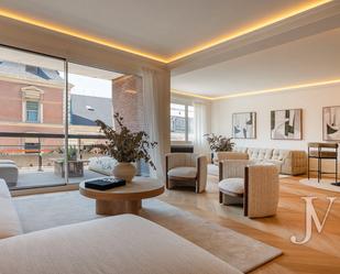 Sala d'estar de Pis en venda en  Madrid Capital amb Aire condicionat, Calefacció i Terrassa