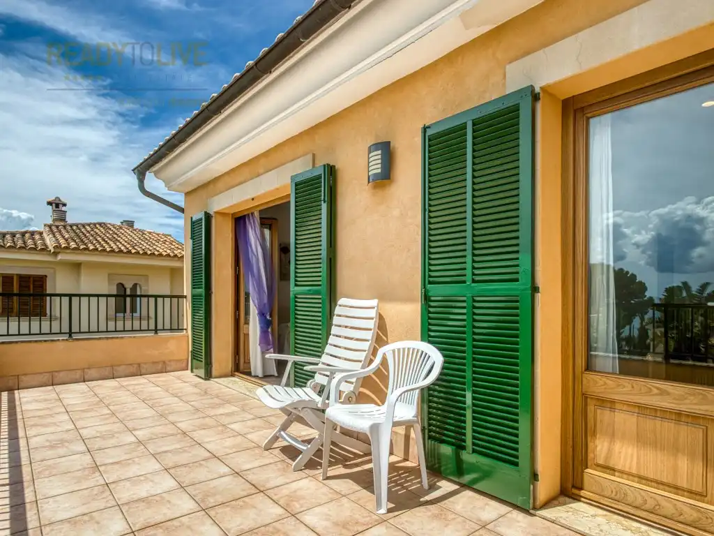 Terrasse von Einfamilien-Reihenhaus zum Verkauf in Alcúdia mit Klimaanlage, Privatgarten und Terrasse