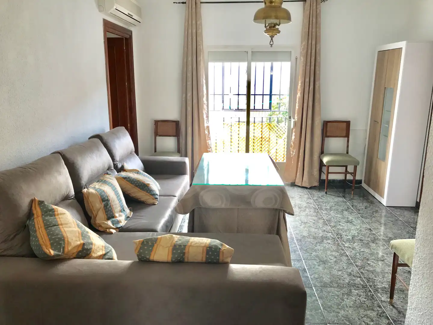 Living room of Flat for rent in Granada  with Air Conditioner, Furnished and Washing machine