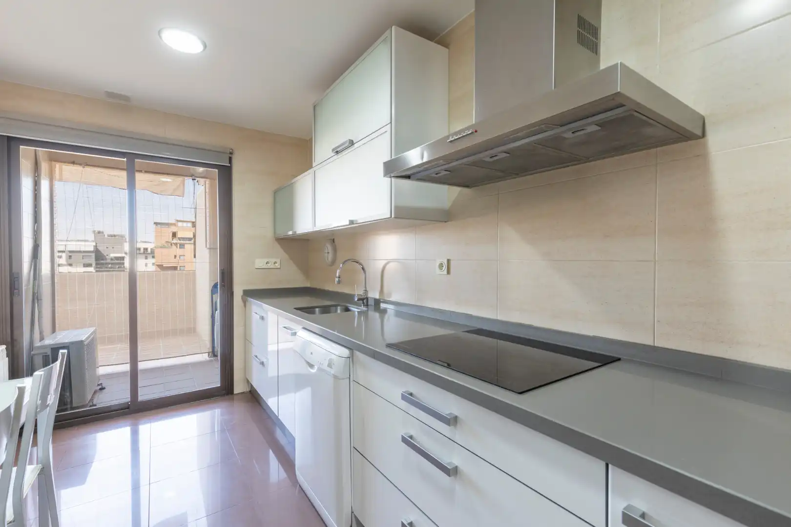 Kitchen of Flat for rent in Granada  with Air Conditioner, Heating and Parquet flooring