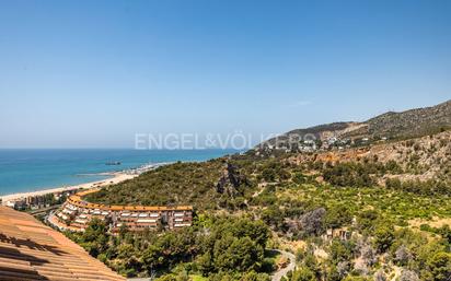 Vista exterior de Casa o xalet en venda en Sitges amb Calefacció, Jardí privat i Parquet