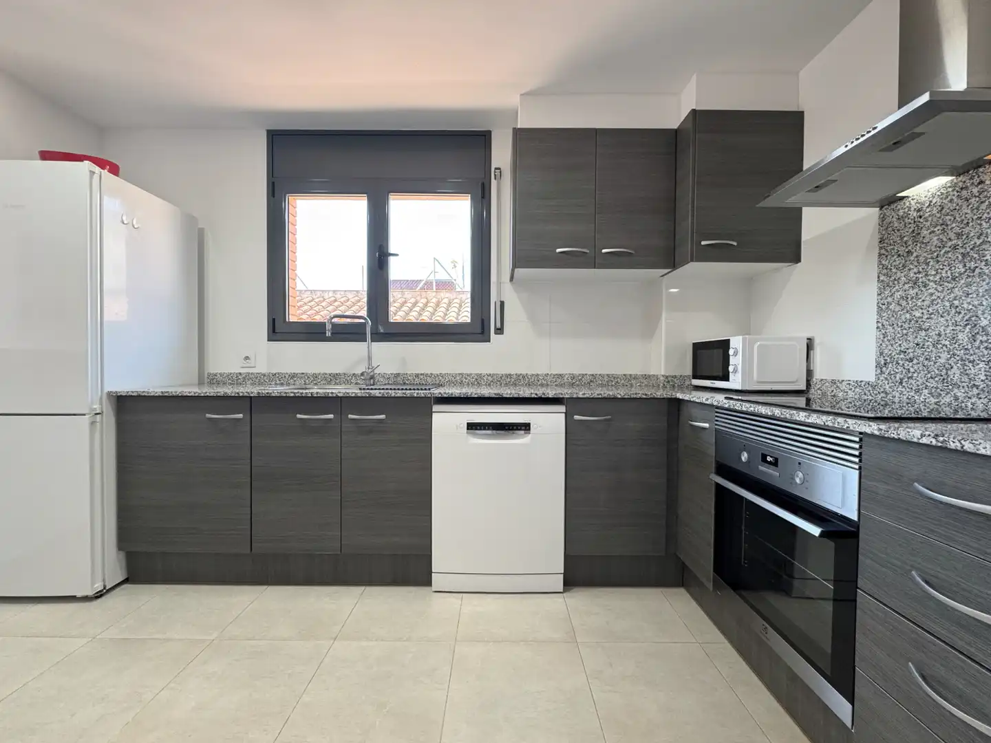 Cuina de Apartament en venda en L'Escala amb Aire condicionat, Terrassa i Moblat