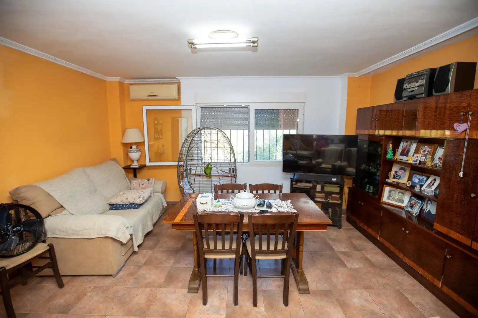 Sala d'estar de Casa o xalet en venda en Almudaina amb Moblat