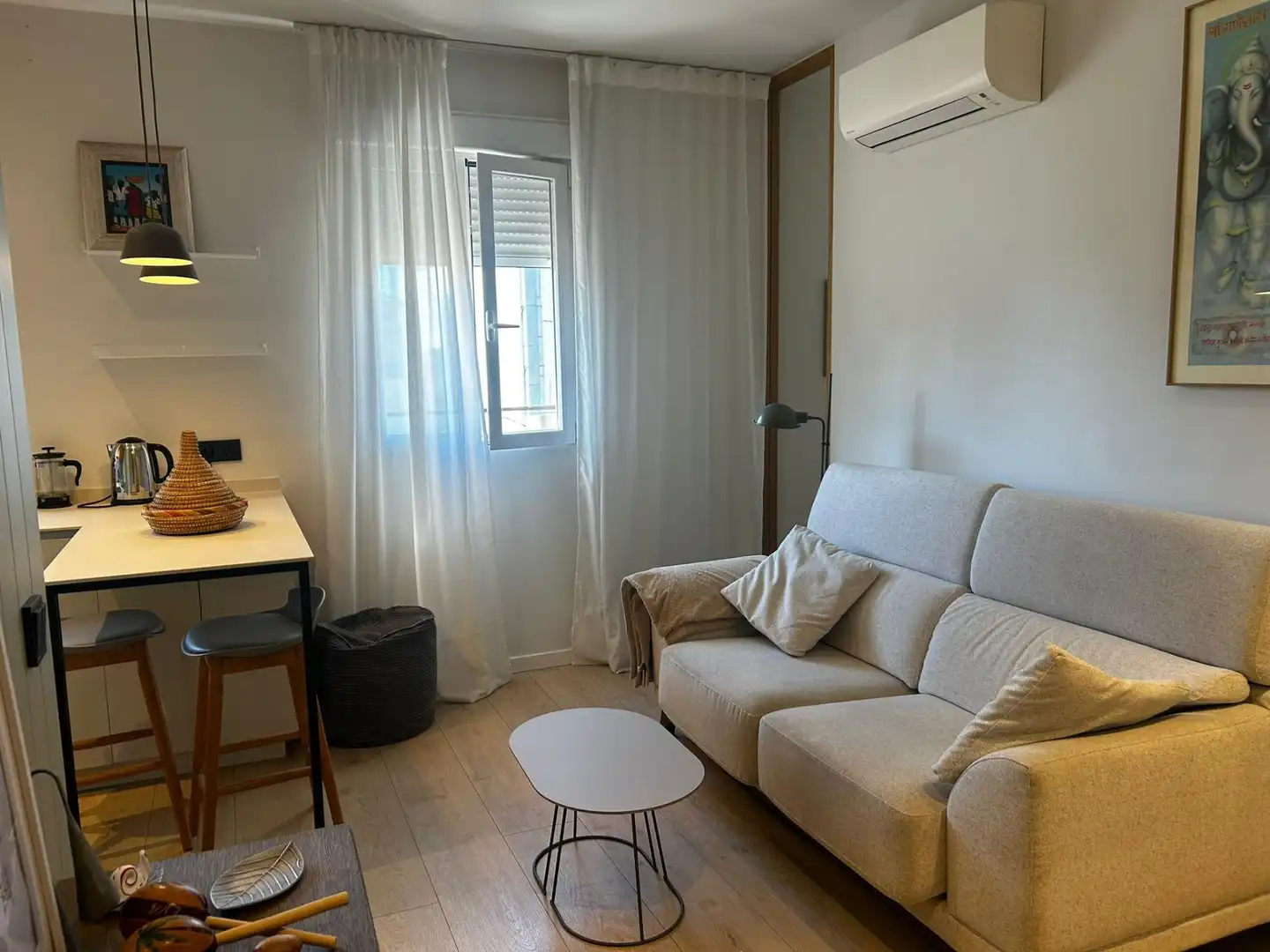 Sala d'estar de Apartament de lloguer en Madrid amb Aire condicionat, Calefacció i Moblat