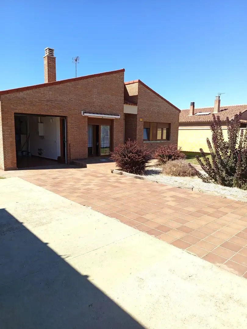 Jardí de Casa o xalet en venda en Grijota amb Calefacció i Jardí privat