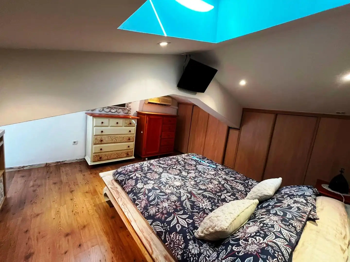 Dormitori de Apartament en venda en Valencina de la Concepción amb Aire condicionat, Terrassa i Piscina comunitària