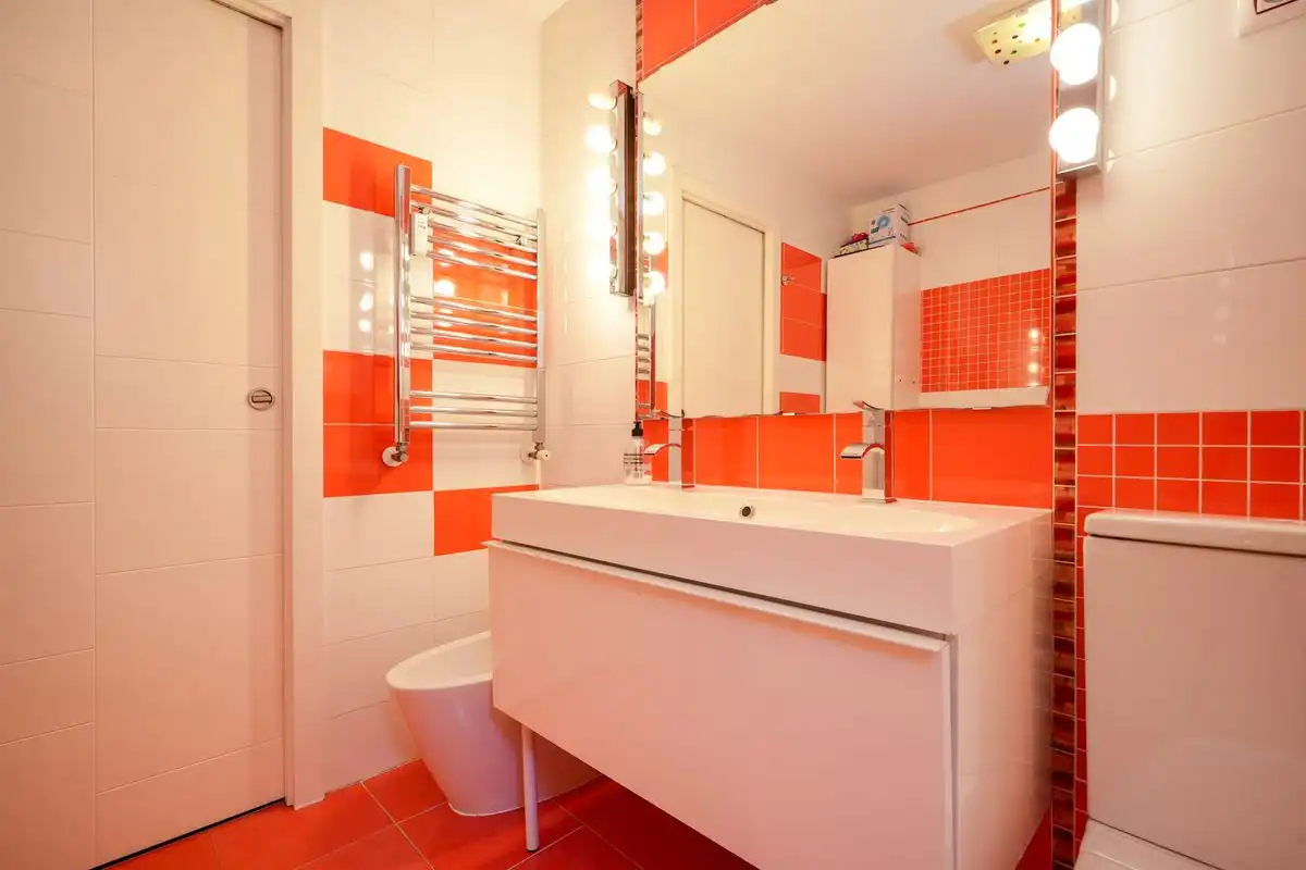 Bathroom of Ground floor for sale in Alcalá de Henares  with Air Conditioner, Heating and Terrace