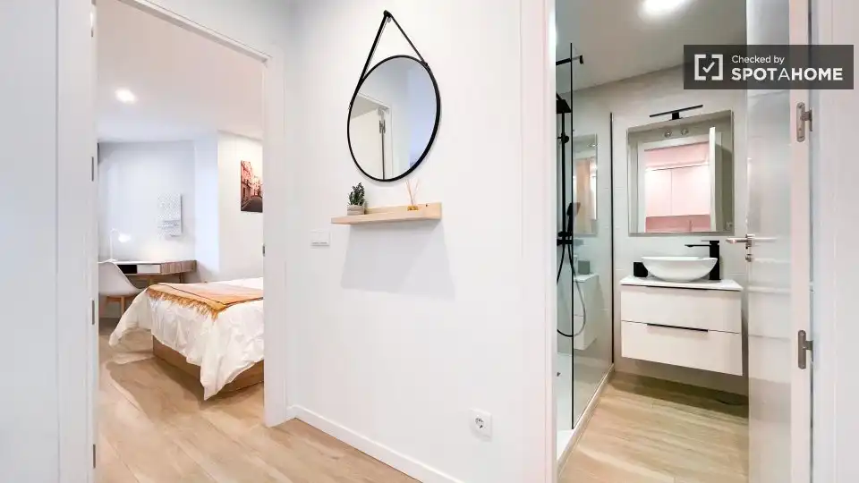 Flat for rent in Madrid  with Air Conditioner, Heating and Furnished