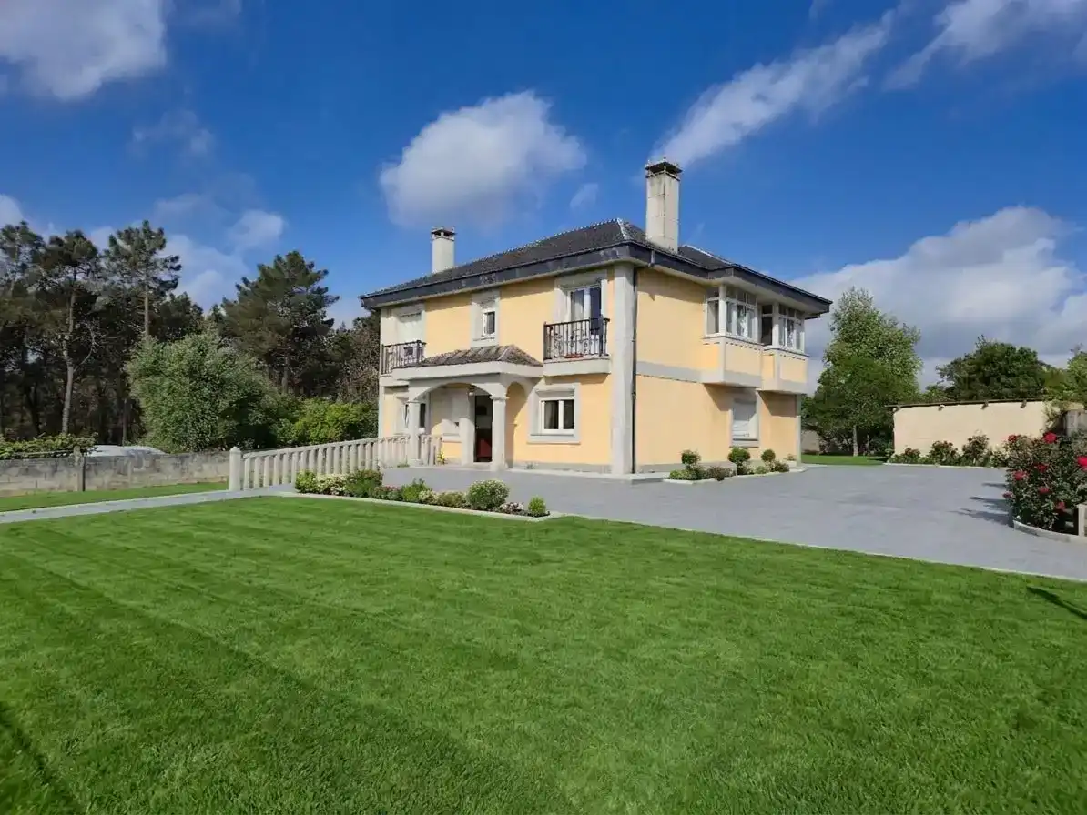 Vista exterior de Piso en venta en Carballo con Piscina y Balcón