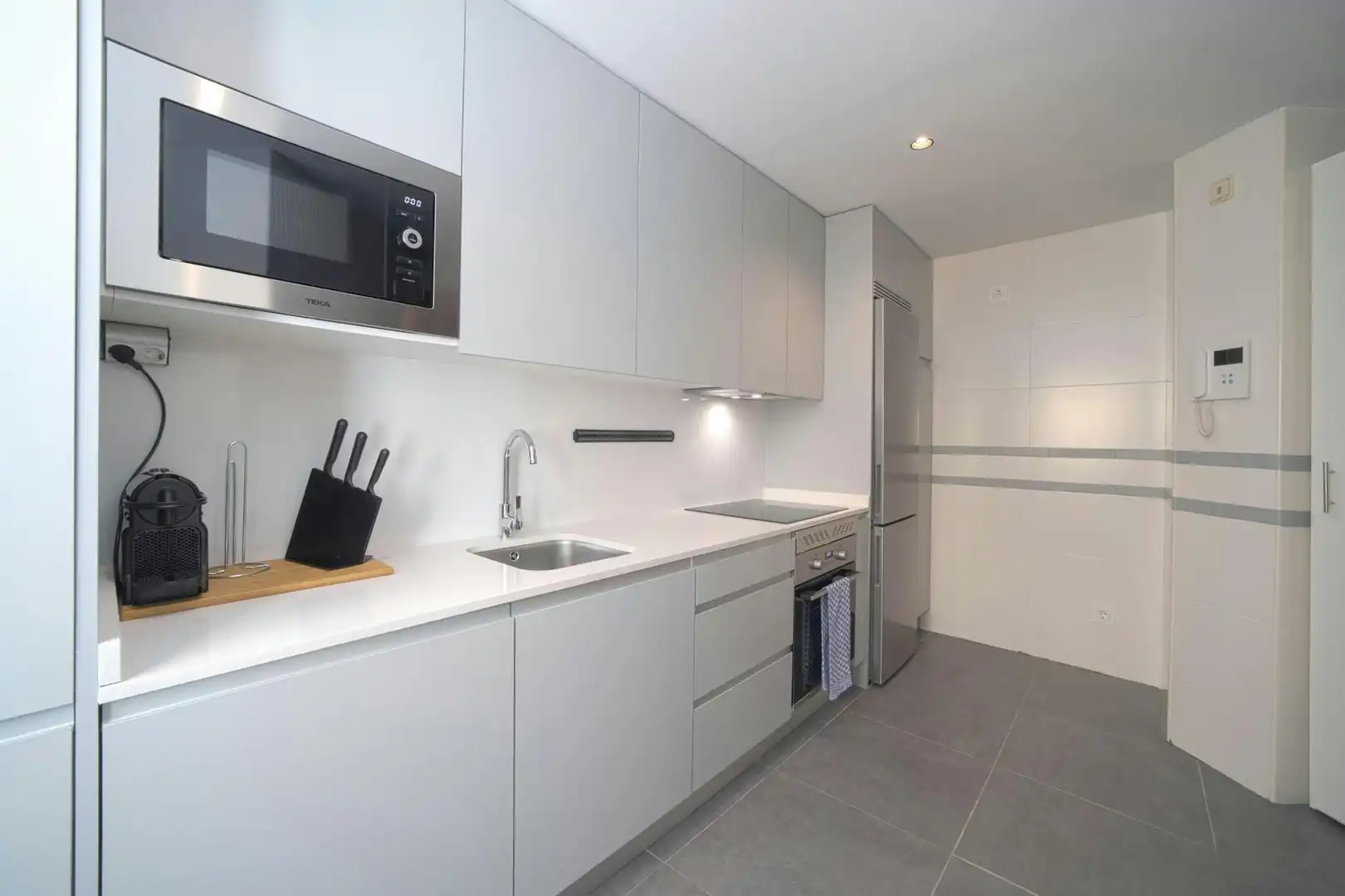 Kitchen of Flat for rent in Madrid  with Air Conditioner, Washing machine and TV