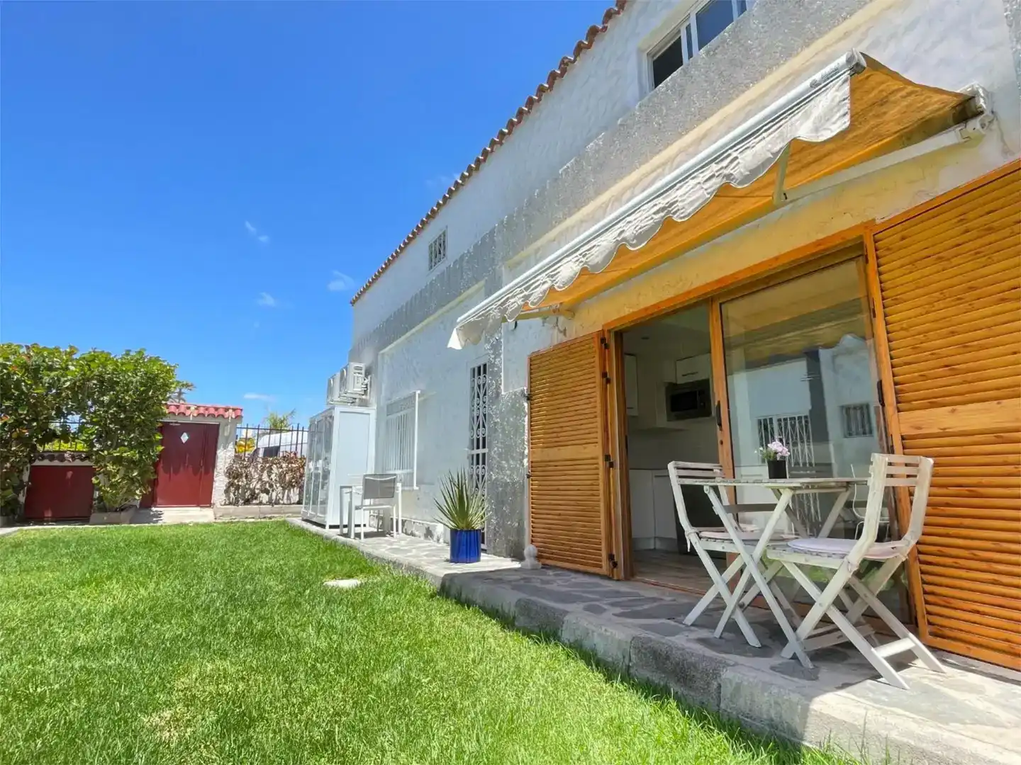 Vista exterior de Dúplex de lloguer en San Bartolomé de Tirajana amb Aire condicionat i Piscina