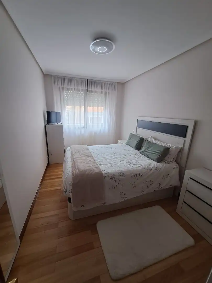 Dormitori de Apartament de lloguer en Santoña amb Terrassa i Moblat